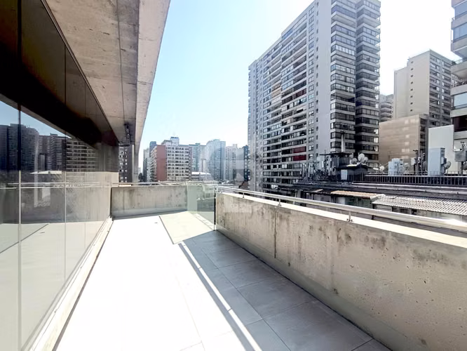 Oficina con Terraza Panorámica en el Centro de Santiago