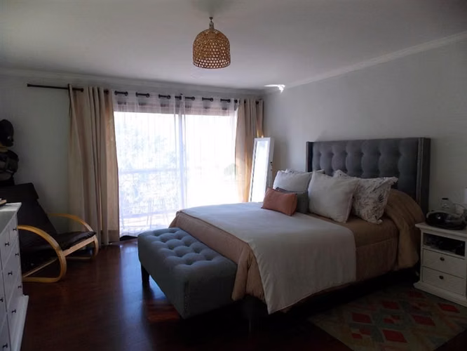 Increibles vistas, Casa en venta de 5 dorm. en Lo Barnechea