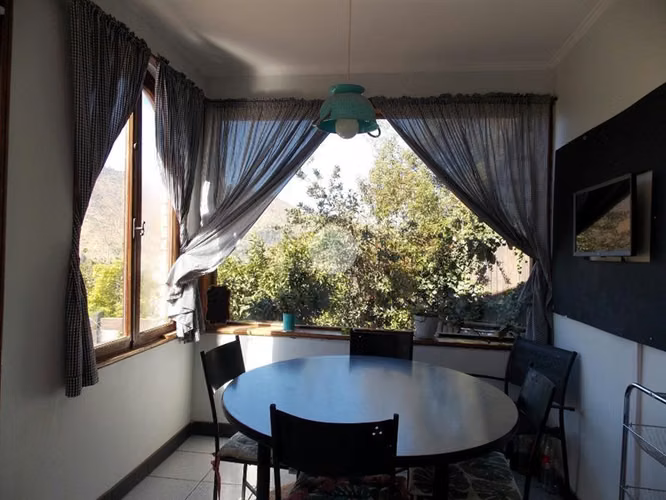Increibles vistas, Casa en venta de 5 dorm. en Lo Barnechea