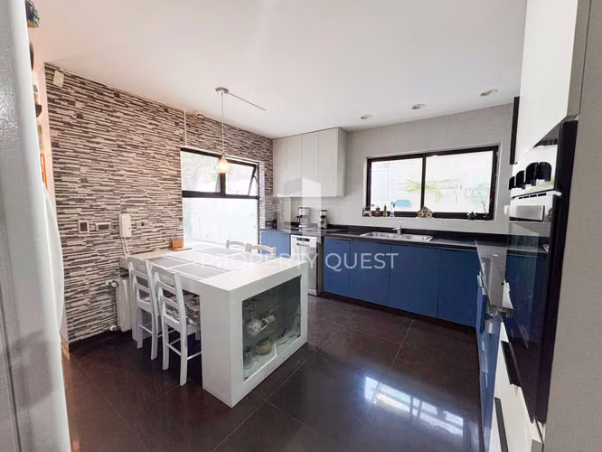 VENTA A HERMOSA CASA 6D+4B ANDALUE (154122)