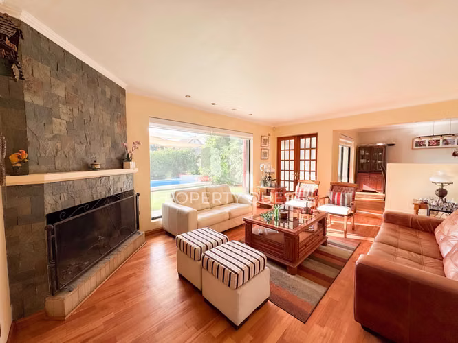 VENTA A HERMOSA CASA 6D+4B ANDALUE (154122)