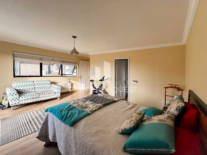 VENTA A HERMOSA CASA 6D+4B ANDALUE (154122)