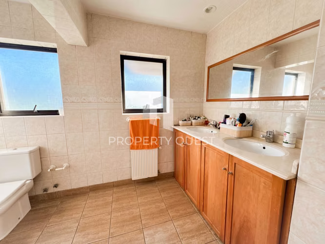 VENTA A HERMOSA CASA 6D+4B ANDALUE (154122)
