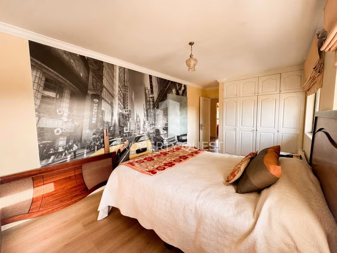 VENTA A HERMOSA CASA 6D+4B ANDALUE (154122)