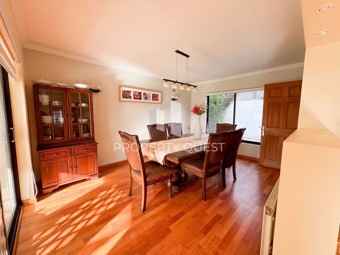 VENTA A HERMOSA CASA 6D+4B ANDALUE (154122)