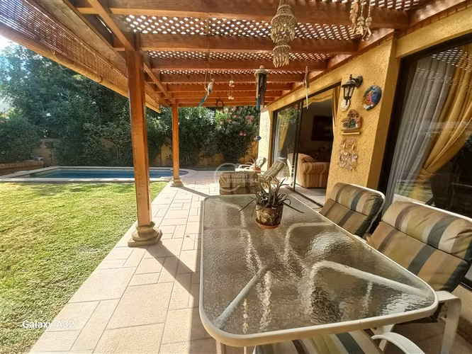 Casa en venta de 5 dorm. en Las Condes - Imagen 2