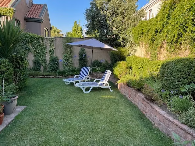 Casa en venta de 5 dorm. en Las Condes - Imagen 2