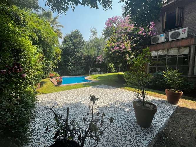 Casa en venta de 5 dorm. en Lo Barnechea
