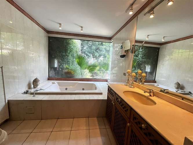 Casa en venta de 5 dorm. en Lo Barnechea