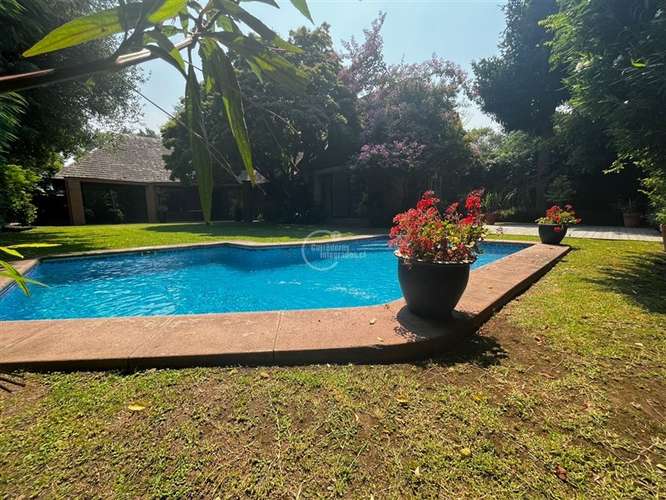 Casa en venta de 5 dorm. en Lo Barnechea - Imagen 2