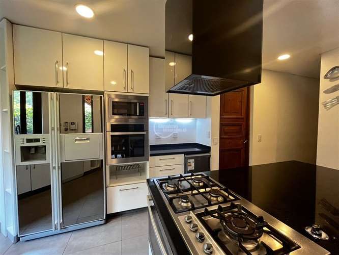 Casa en venta de 5 dorm. en Lo Barnechea