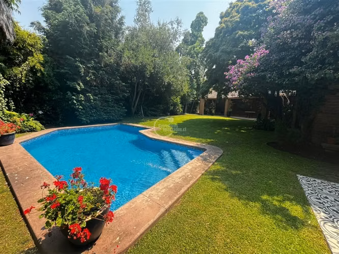 Casa en venta de 5 dorm. en Lo Barnechea