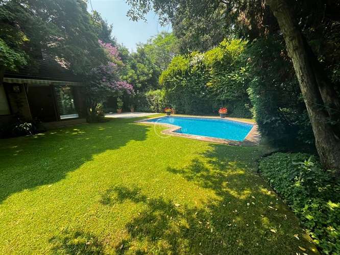 Casa en venta de 5 dorm. en Lo Barnechea