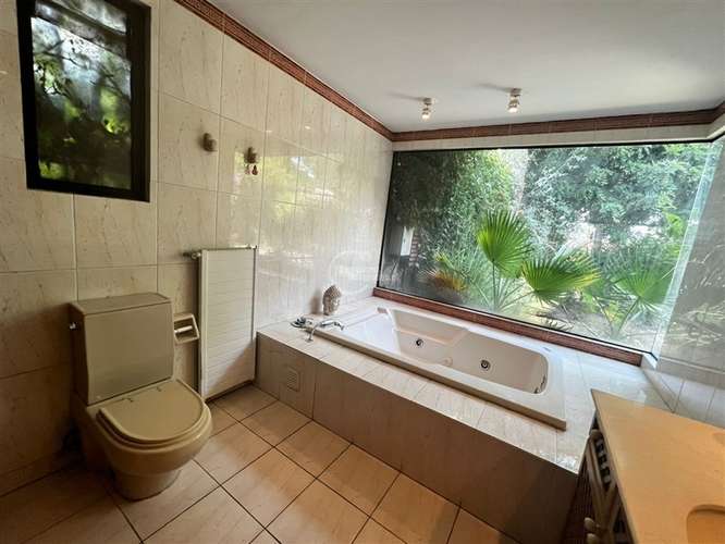 Casa en venta de 5 dorm. en Lo Barnechea