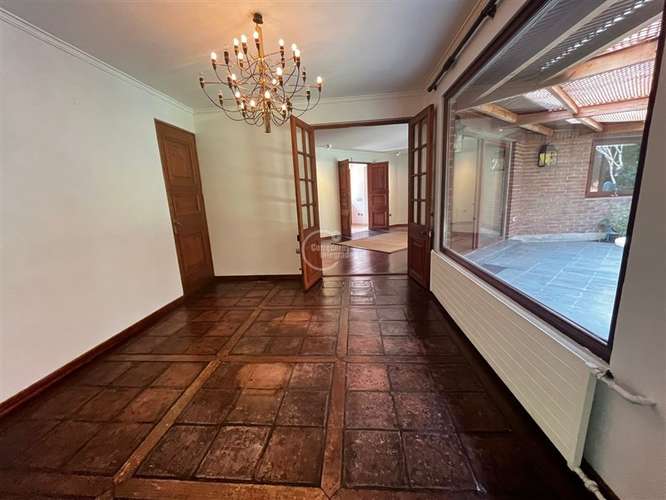 Casa en venta de 5 dorm. en Lo Barnechea