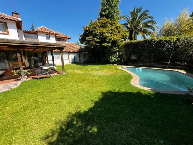 Casa en venta de 5 dorm. en Las Condes