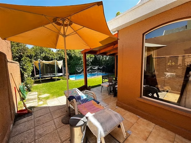 Casa en venta de 5 dorm. en Las Condes