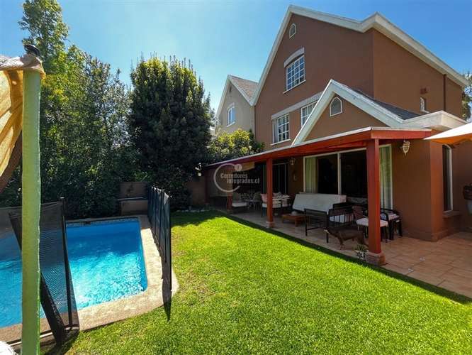 Casa en venta de 5 dorm. en Las Condes