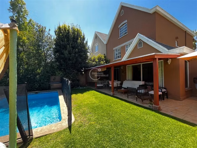 Casa en venta de 5 dorm. en Las Condes