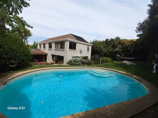Casa en venta de 6 dorm. en Las Condes
