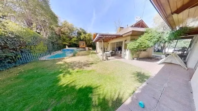 Casa en venta de 4 dorm. en Las Condes