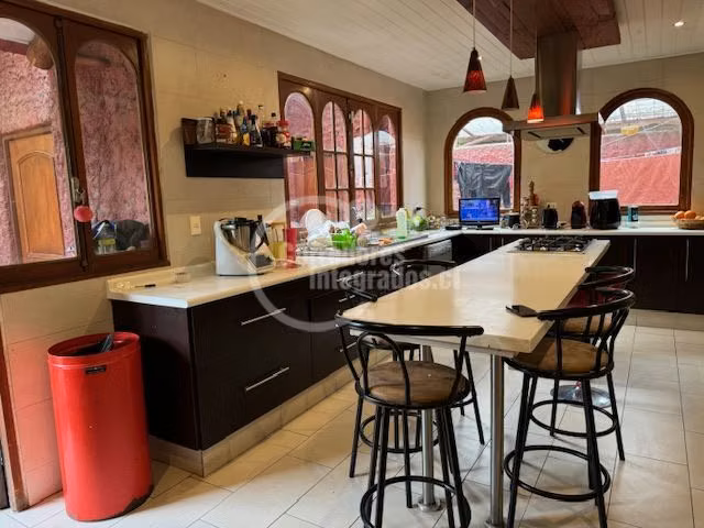 Casa en venta de 6 dorm. en Las Condes