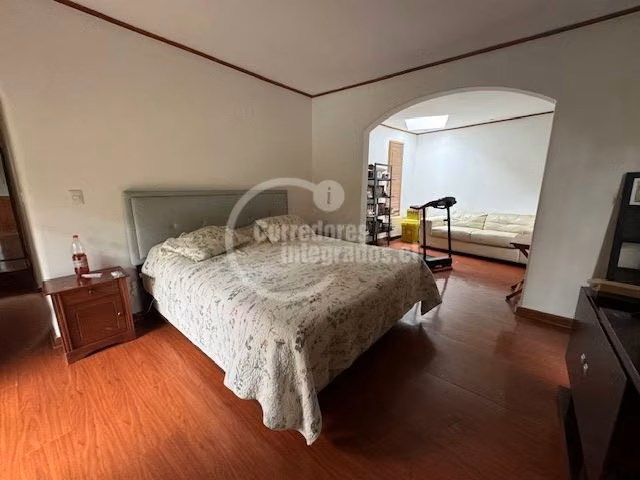 Casa en venta de 6 dorm. en Las Condes