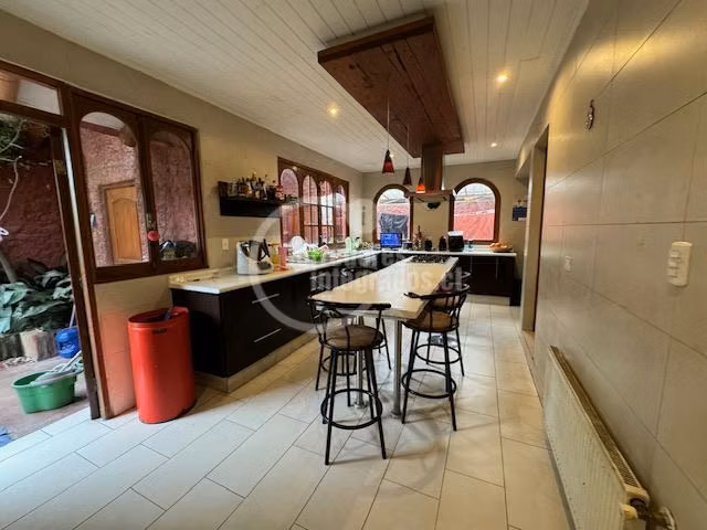 Casa en venta de 6 dorm. en Las Condes