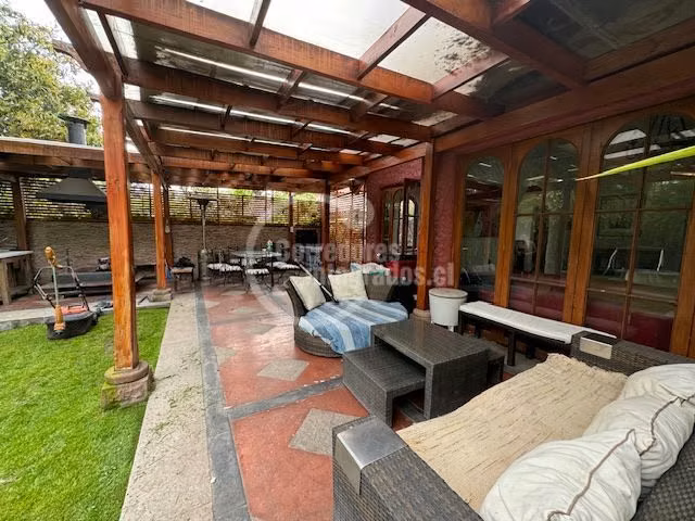 Casa en venta de 6 dorm. en Las Condes
