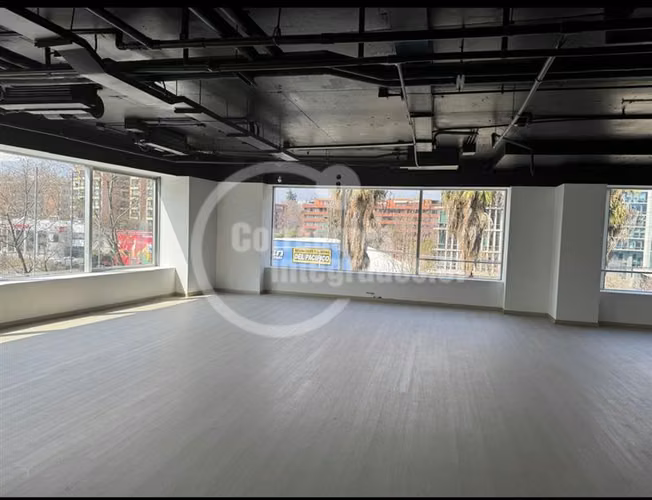 Amplia Oficina en arriendo en Las Condes - San Damian