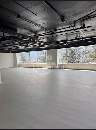 Amplia Oficina en arriendo en Las Condes - San Damian