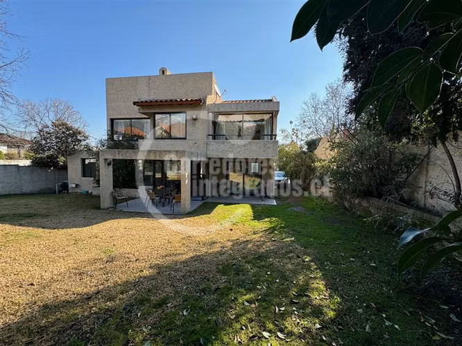 Casa en venta de 5 dorm. en Las Condes