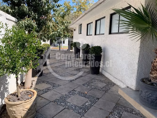 Casa en venta de 4 dorm. en Vitacura
