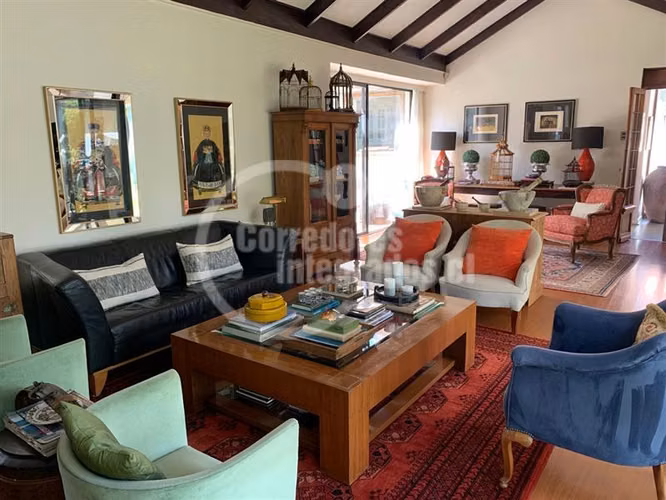 Casa en venta de 4 dorm. en Vitacura