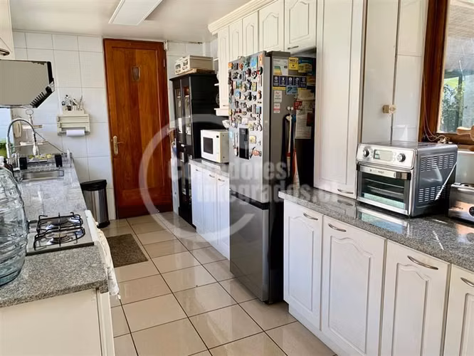 Casa en venta de 4 dorm. en Vitacura