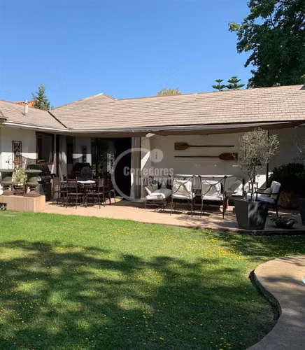 Casa en venta de 4 dorm. en Vitacura
