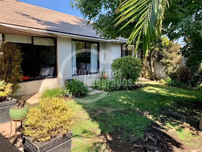 Casa en venta de 4 dorm. en Vitacura