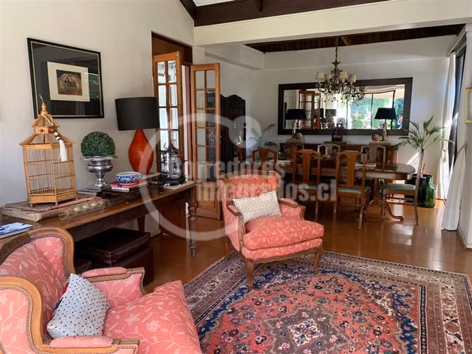 Casa en venta de 4 dorm. en Vitacura
