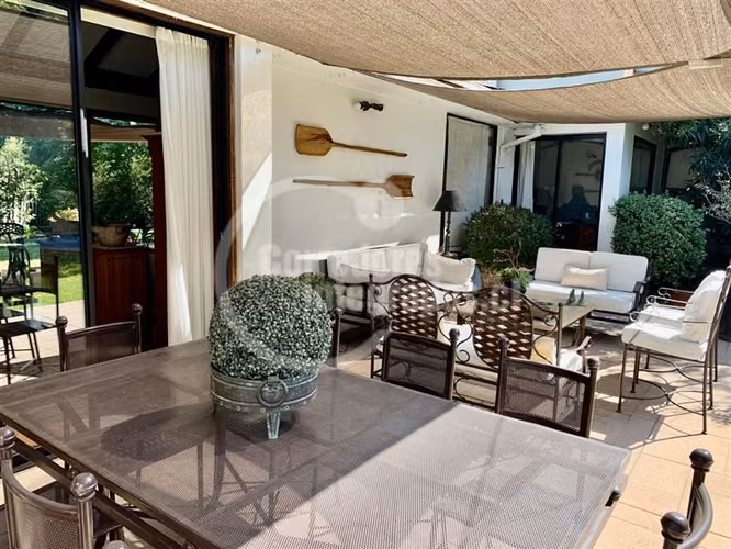 Casa en venta de 4 dorm. en Vitacura