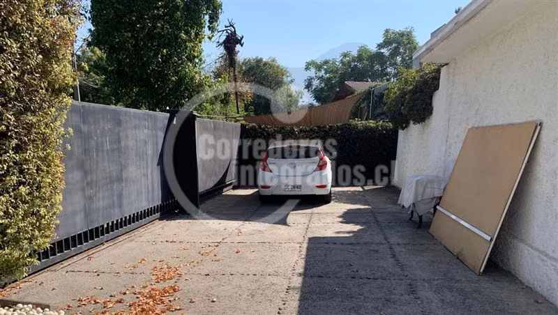 Casa en venta de 4 dorm. en Vitacura