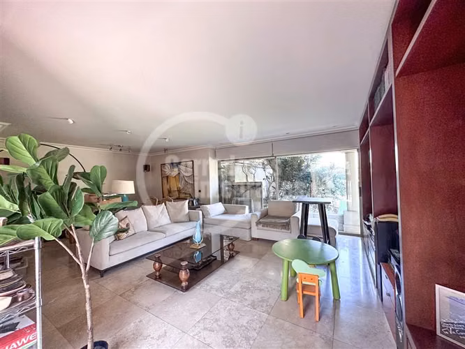 Casa en venta de 6 dorm. en Vitacura