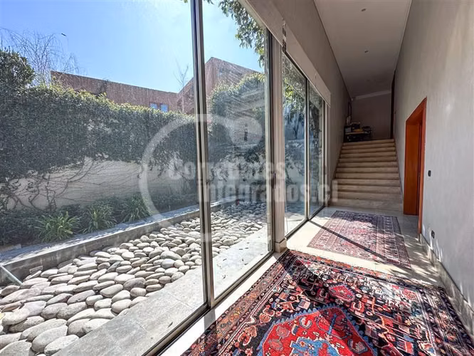 Casa en venta de 6 dorm. en Vitacura