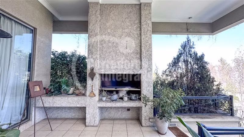 Casa en venta de 6 dorm. en Vitacura
