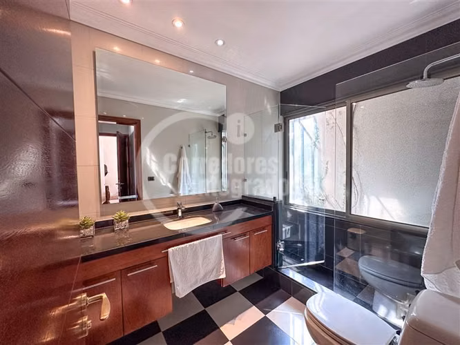 Casa en venta de 6 dorm. en Vitacura