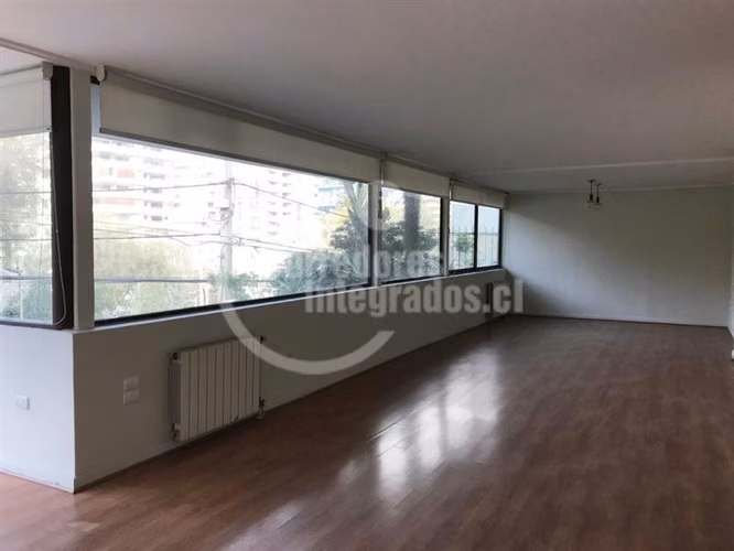 Casa en venta de 4 dorm. en Las Condes