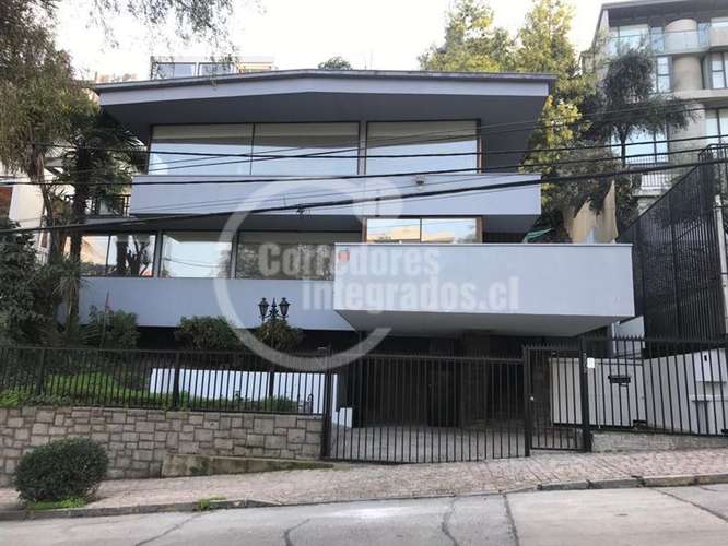 Casa en venta de 4 dorm. en Las Condes