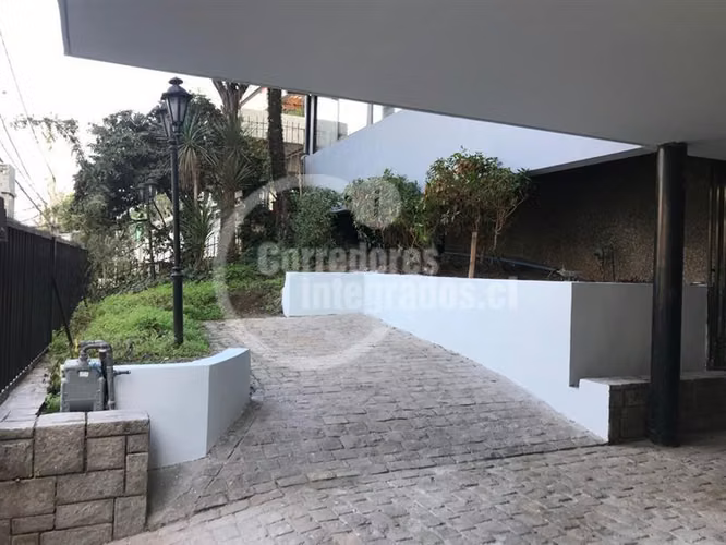 Casa en venta de 4 dorm. en Las Condes