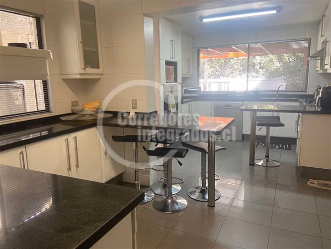 Casa en venta de 5 dorm. en Las Condes