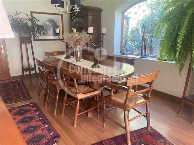 Casa en venta de 5 dorm. en Las Condes