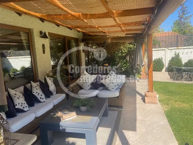Casa en venta de 5 dorm. en Las Condes
